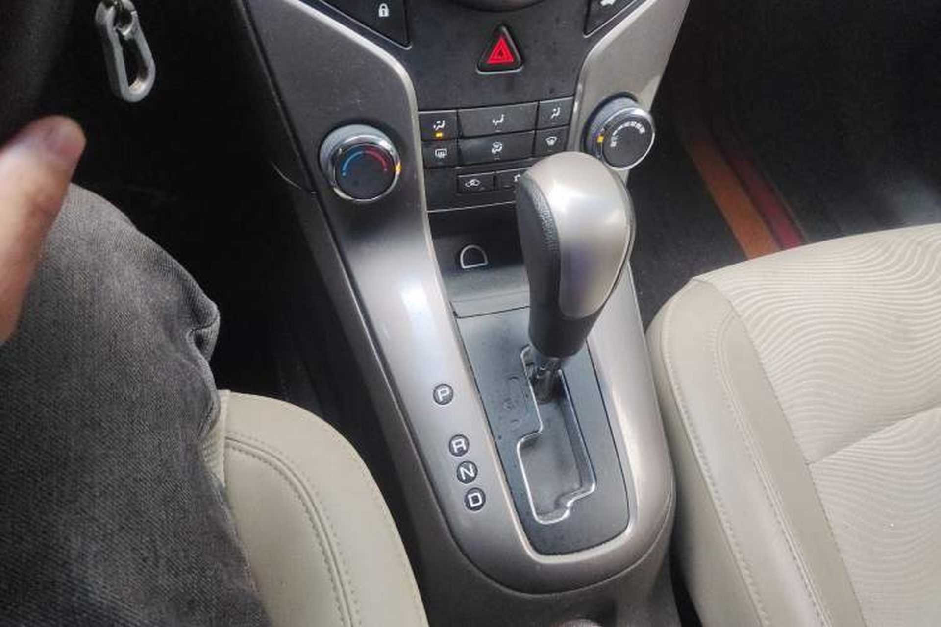 Used Chevrolet Cruze 2015 1.5L Classic SE AT Gear Lever