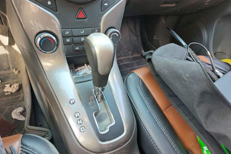 Used Chevrolet Cruze 2015 1.5L Classic SE AT Gear Lever