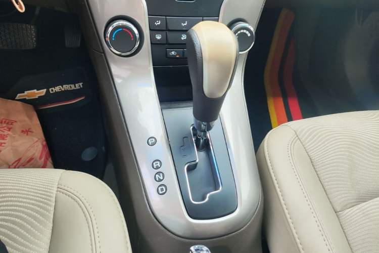 Used Chevrolet Cruze 2015 1.5L Classic SE AT Gear Lever