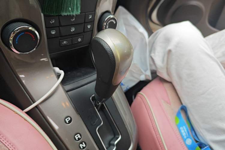 Used Chevrolet Cruze 2015 1.5L Classic SE AT Gear Lever