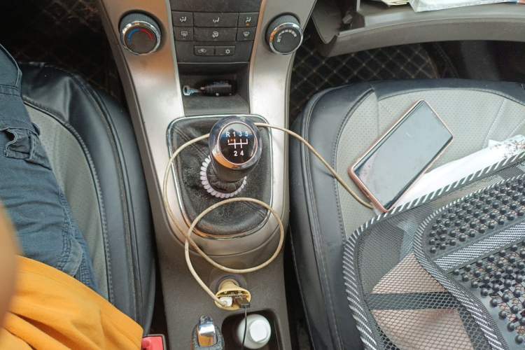 Used Chevrolet Cruze 2015 1.5L Classic SL MT Gear Lever
