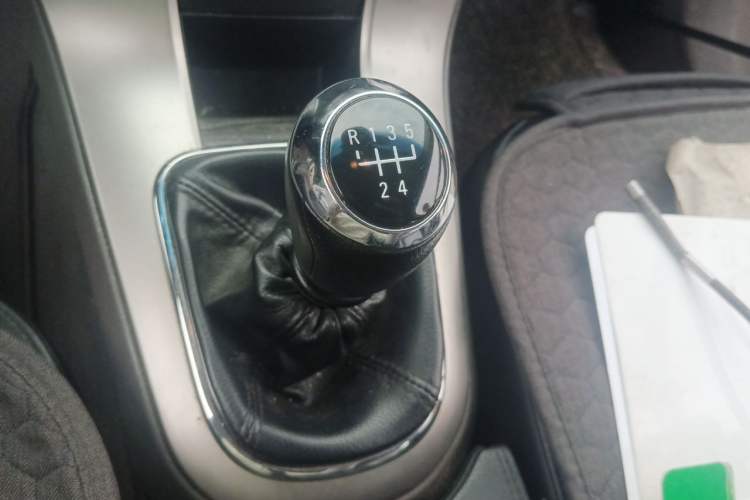 Used Chevrolet Cruze 2015 1.5L Classic SL MT Gear Lever