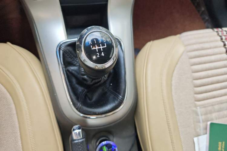 Used Chevrolet Cruze 2015 1.5L Classic SL MT Gear Lever