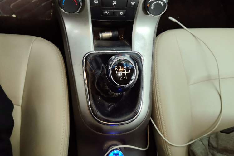 Used Chevrolet Cruze 2015 1.5L Classic SL MT Gear Lever