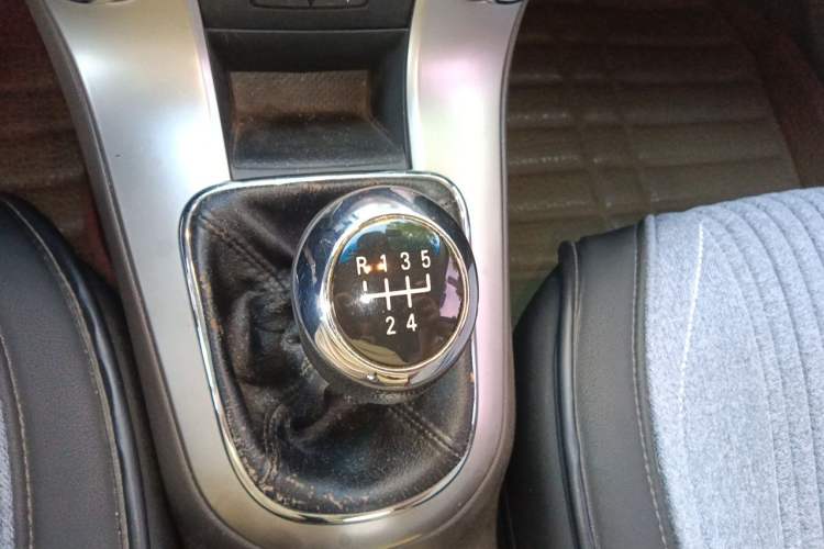 Used Chevrolet Cruze 2015 1.5L Classic SL MT Gear Lever