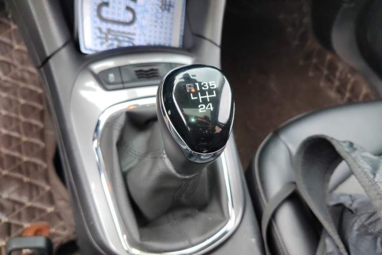 Used Chevrolet Cruze 2015 1.5L Manual Elite Edition Gear Lever