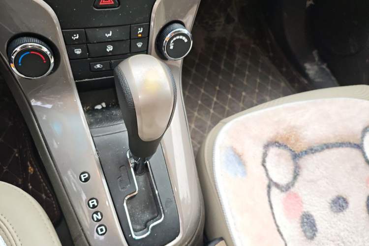 Used Chevrolet Cruze 2015 1.5L Classic SE AT Gear Lever