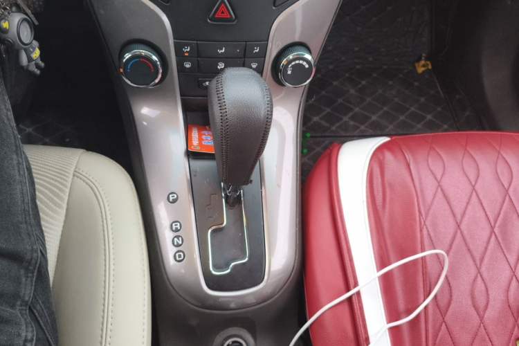 Used Chevrolet Cruze 2015 1.5L Classic SE AT Gear Lever