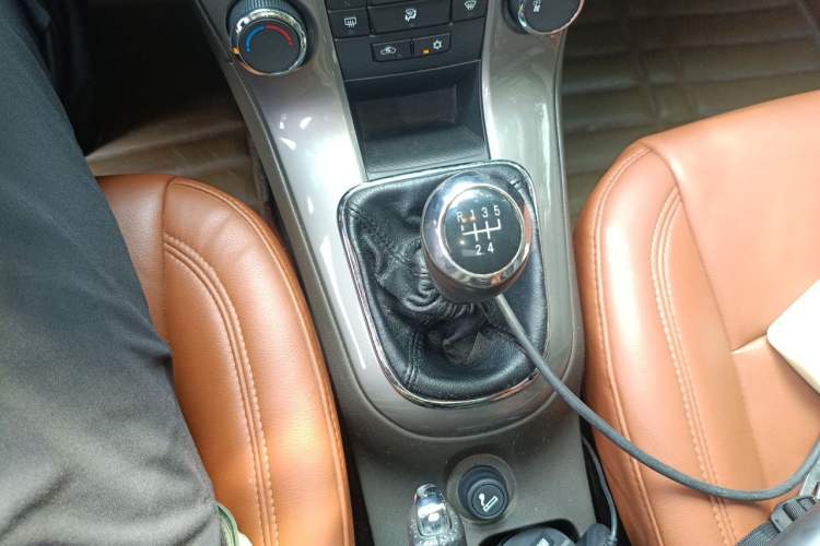 Used Chevrolet Cruze 2015 1.5L Classic SE MT Gear Lever