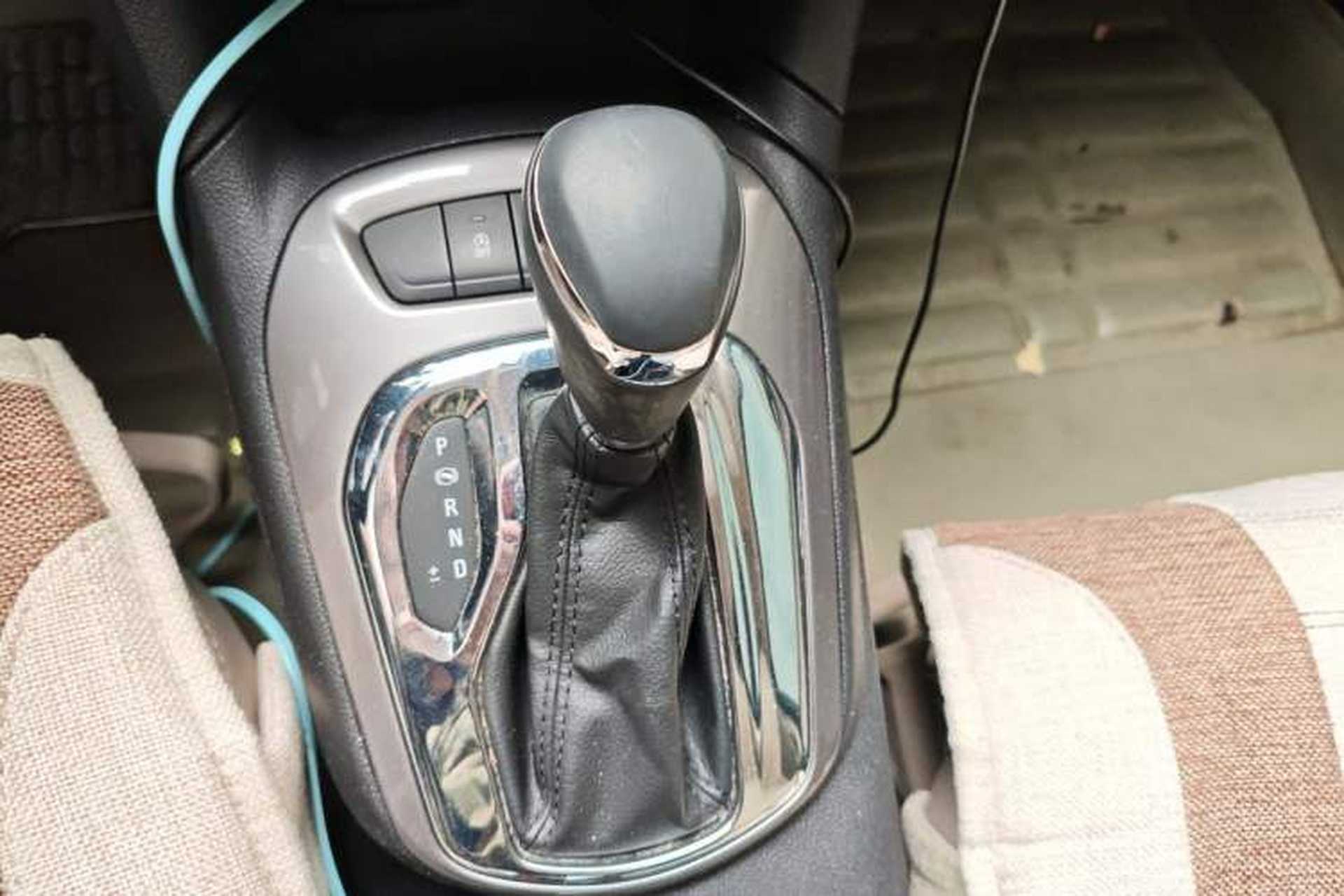 Used Chevrolet Cruze 2015 1.5L Automatic Luxury Edition Gear Lever