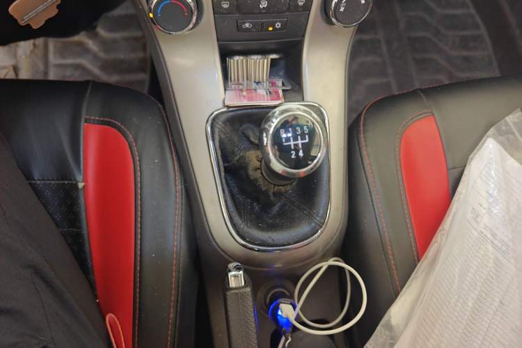 Used Chevrolet Cruze 2015 1.5L Classic SL MT Gear Lever