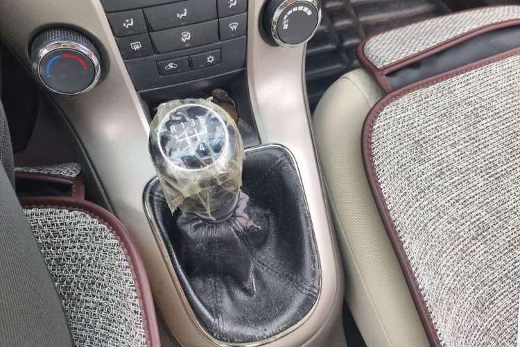 Used Chevrolet Cruze 2015 1.5L Classic SL MT Gear Lever