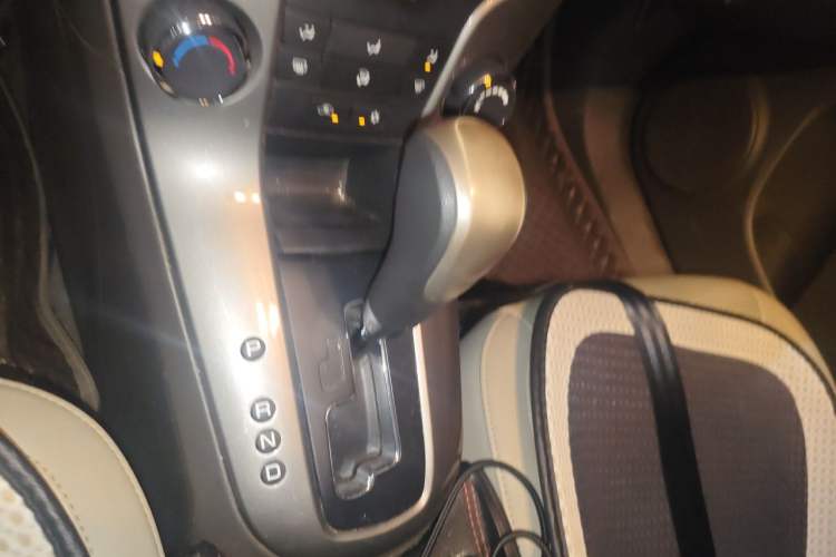 Used Chevrolet Cruze 2015 1.5L Classic SE AT Gear Lever