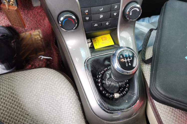 Used Chevrolet Cruze 2015 1.5L Classic SE MT Gear Lever