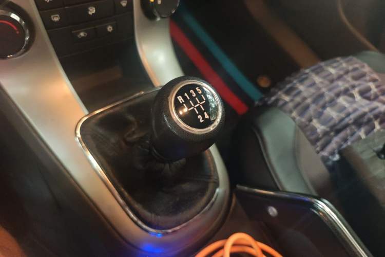 Used Chevrolet Cruze 2015 1.5L Classic SL MT Gear Lever