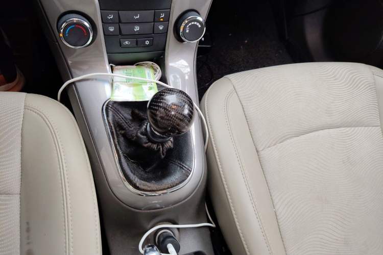 Used Chevrolet Cruze 2015 1.5L Classic SE MT Gear Lever