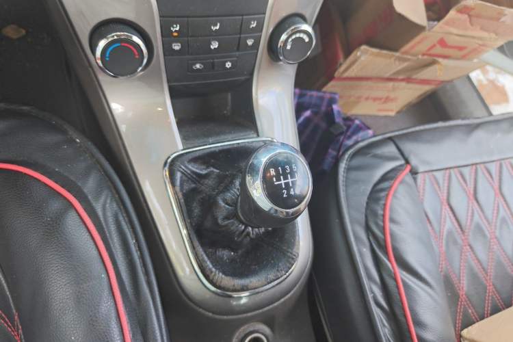 Used Chevrolet Cruze 2015 1.5L Classic SE MT Gear Lever