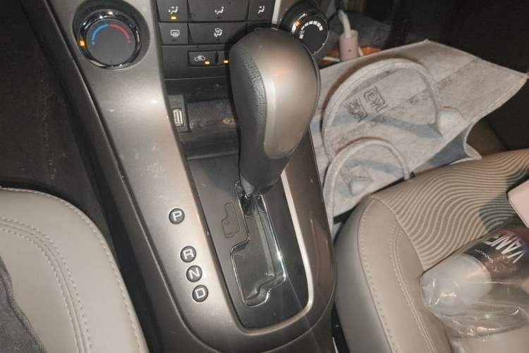 Used Chevrolet Cruze 2015 1.5L Classic SE AT Gear Lever