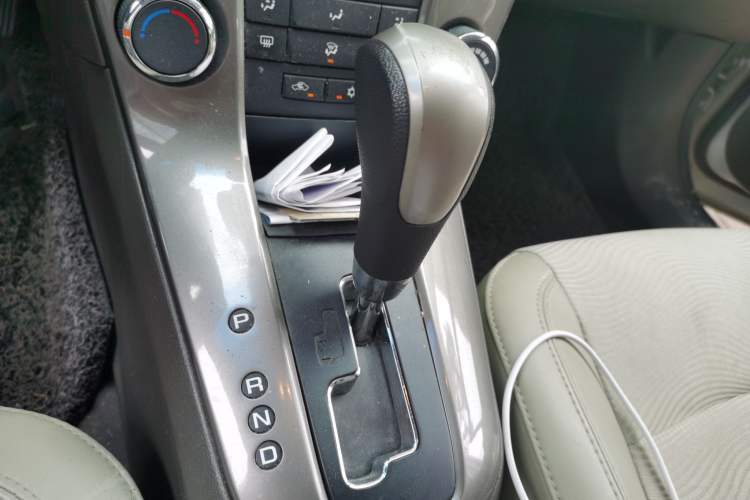 Used Chevrolet Cruze 2015 1.5L Classic SE AT Gear Lever