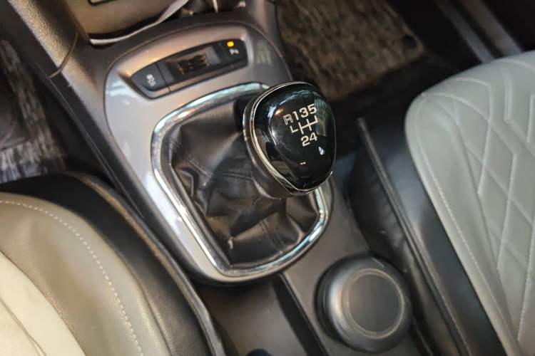 Used Chevrolet Cruze 2015 1.5L Manual Elite Edition Gear Lever