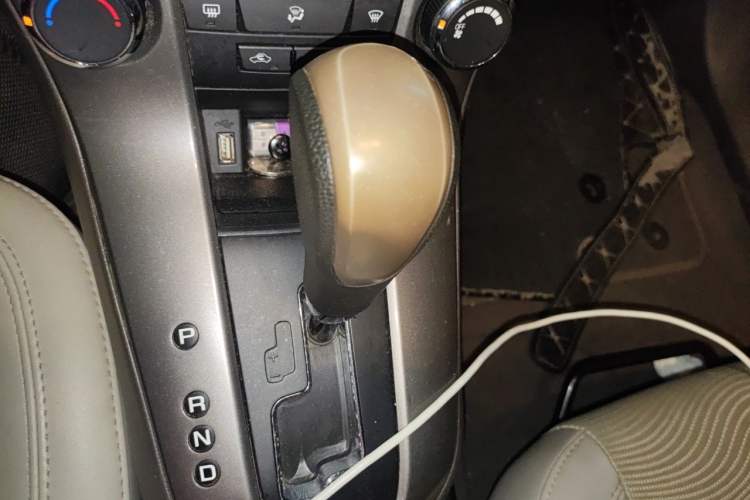 Used Chevrolet Cruze 2015 1.5L Classic SE AT Gear Lever