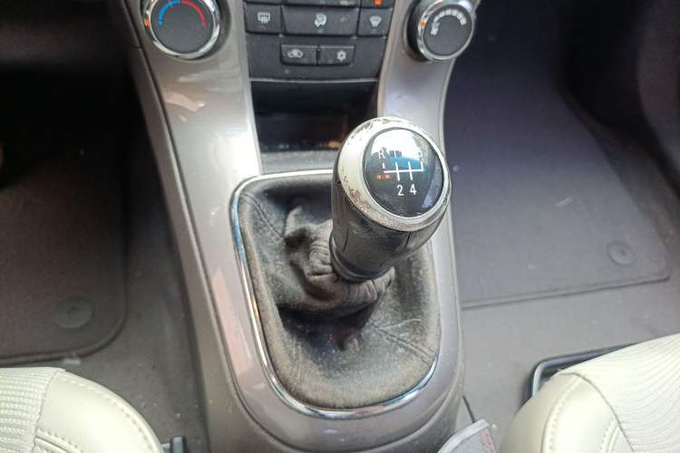 Used Chevrolet Cruze 2015 1.5L Classic SE MT Gear Lever