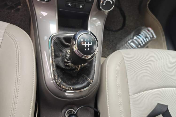 Used Chevrolet Cruze 2015 1.5L Classic SE MT Gear Lever
