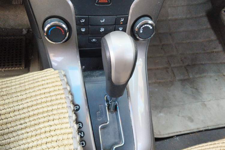 Used Chevrolet Cruze 2015 1.5L Classic SE AT Gear Lever