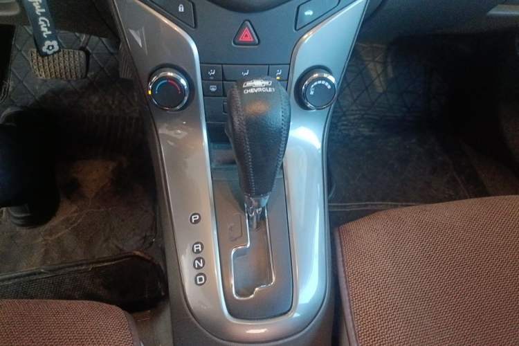 Used Chevrolet Cruze 2015 1.5L Classic SE AT Gear Lever