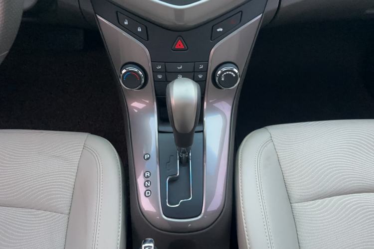 Used Chevrolet Cruze 2015 1.5L Classic SE AT Gear Lever