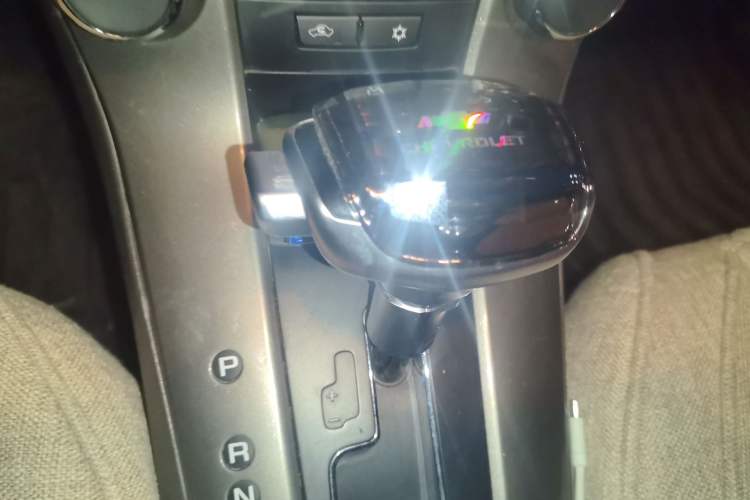 Used Chevrolet Cruze 2015 1.5L Classic SE AT Gear Lever