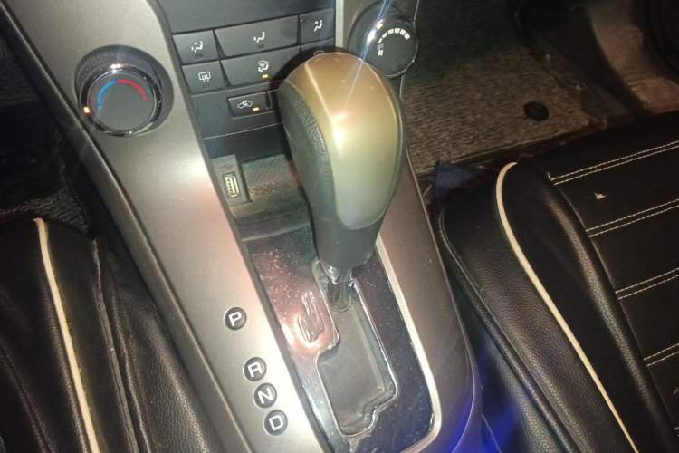Used Chevrolet Cruze 2015 1.5L Classic SE AT Gear Lever