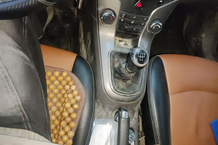 Used Chevrolet Cruze 2015 1.5L Classic SE MT Gear Lever