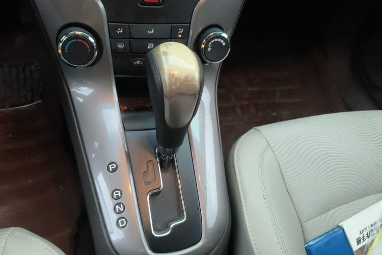 Used Chevrolet Cruze 2015 1.5L Classic SE AT Gear Lever