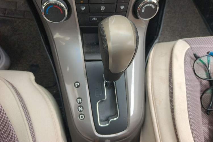 Used Chevrolet Cruze 2015 1.5L Classic SE AT Gear Lever