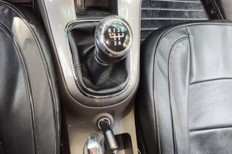 Used Chevrolet Cruze 2015 1.5L Classic SE MT Gear Lever