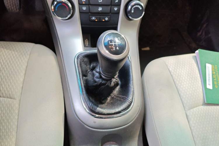 Used Chevrolet Cruze 2015 1.5L Classic SL MT Gear Lever