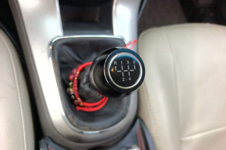 Used Chevrolet Cruze 2015 1.5L Classic SL MT Gear Lever