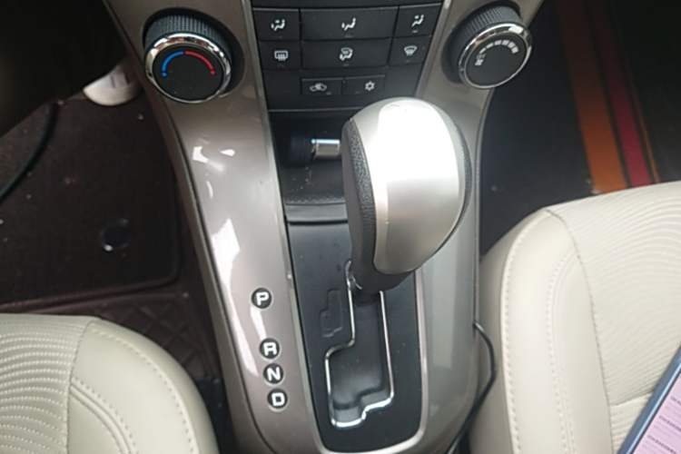 Used Chevrolet Cruze 2015 1.5L Classic SE AT Gear Lever