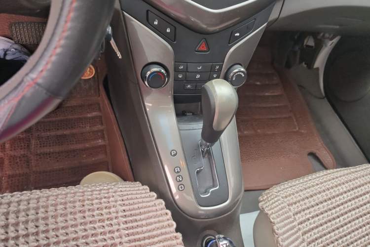 Used Chevrolet Cruze 2015 1.5L Classic SE AT Gear Lever