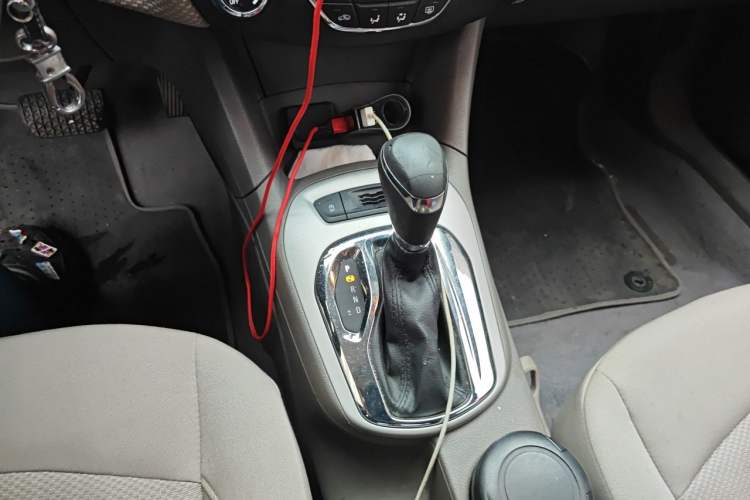 Used Chevrolet Cruze 2015 1.5L Automatic Fashion Navigation Edition Gear Lever