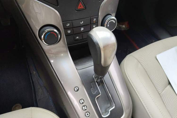 Used Chevrolet Cruze 2015 1.5L Classic SE AT Gear Lever