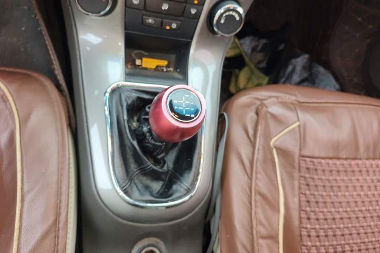 Used Chevrolet Cruze 2015 1.5L Classic SE MT Gear Lever