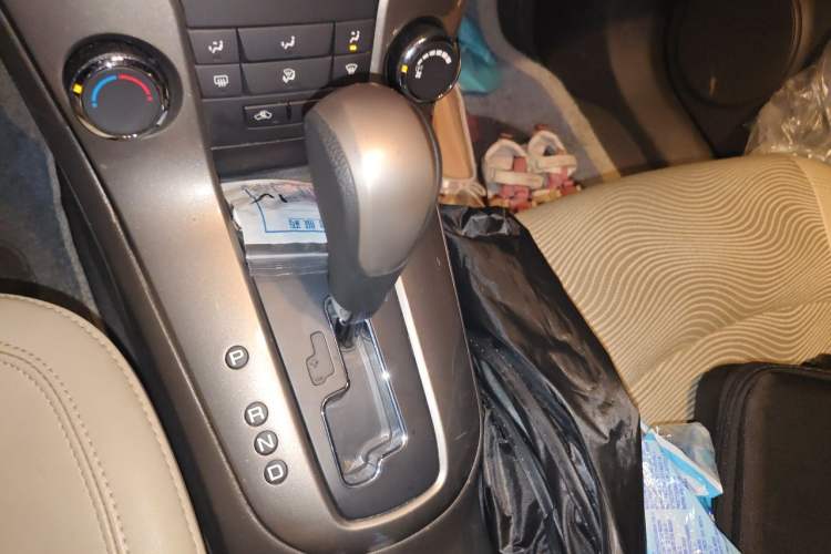 Used Chevrolet Cruze 2015 1.5L Classic SE AT Gear Lever