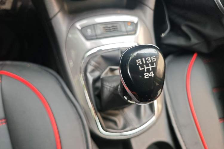 Used Chevrolet Cruze 2015 1.5L Manual Elite Edition Gear Lever
