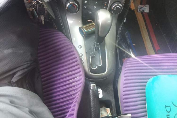 Used Chevrolet Cruze 2015 1.5L Classic SE AT Gear Lever