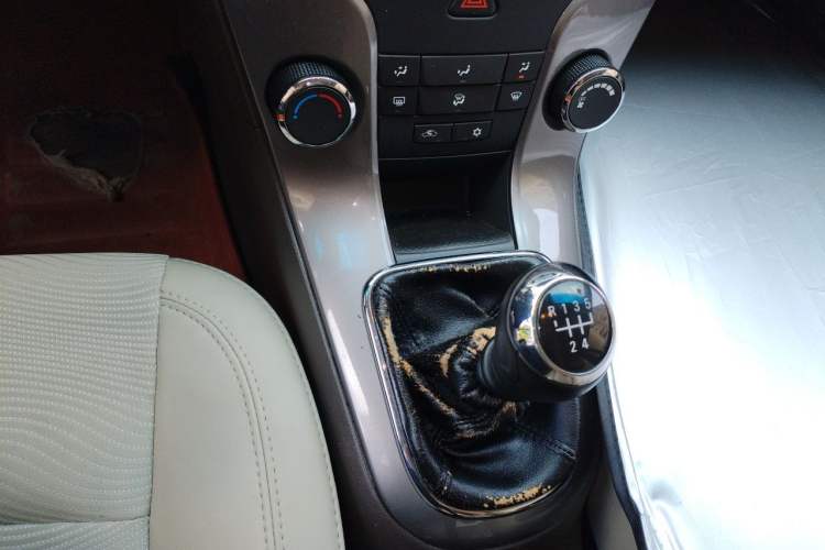 Used Chevrolet Cruze 2015 1.5L Classic SE MT Gear Lever