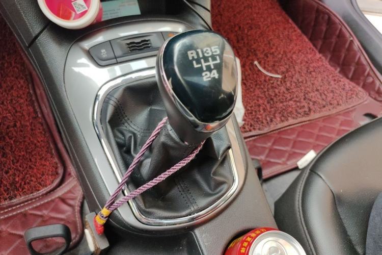 Used Chevrolet Cruze 2015 1.5L Manual Elite Edition Gear Lever