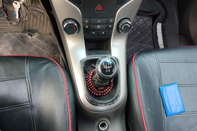Used Chevrolet Cruze 2015 1.5L Classic SL MT Gear Lever