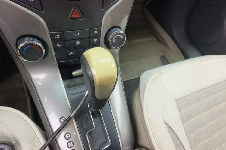 Used Chevrolet Cruze 2015 1.5L Classic SE AT Gear Lever